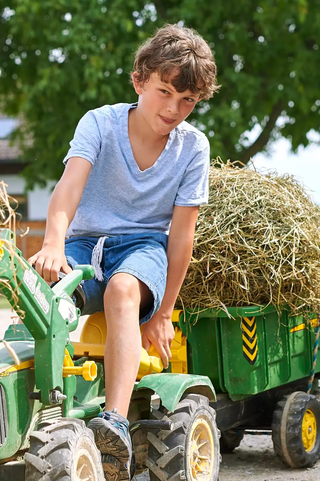 Tatkräftige Mithilfe bei der Hofarbeit Wellness Entspannung Eggstätt Oberbayern